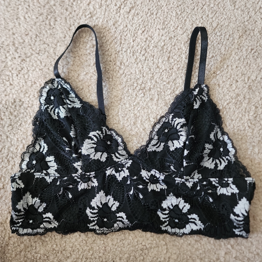 SHEIN Black and White Lace Bralette Size Small